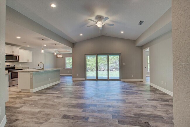 Building Photo - 129 Glades Dr