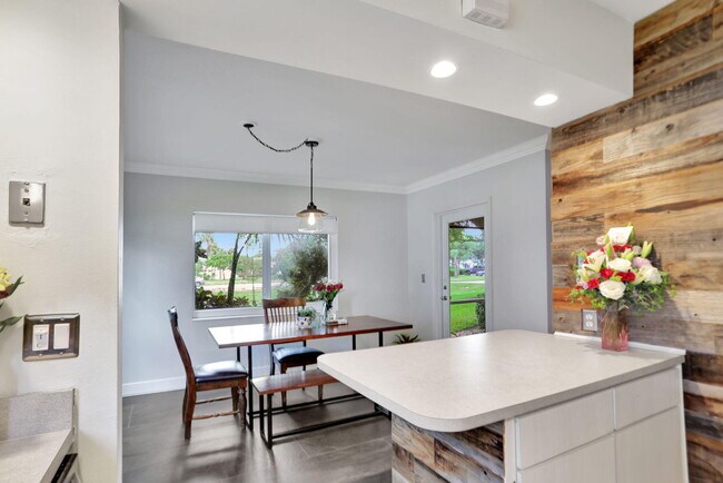 Building Photo - 2800 NE 28th St