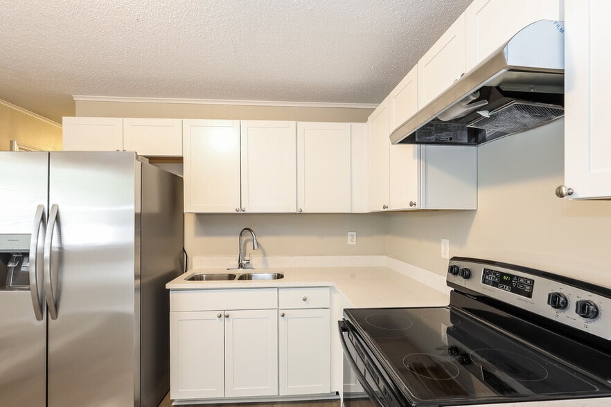 Building Photo - 8270 Attleboro Dr