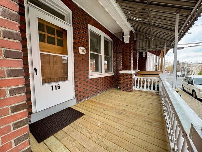 Building Photo - 2 Bedroom 1 Bathroom in Lancaster City!