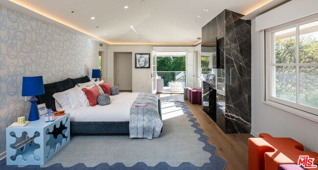 Building Photo - 661 Doheny Rd