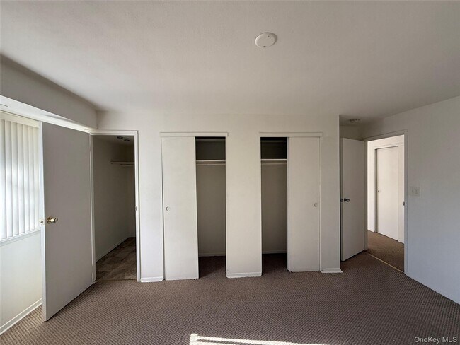 Building Photo - 55 Pinebrook Pl