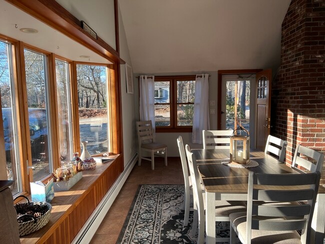 Building Photo - 10 Avery Ave