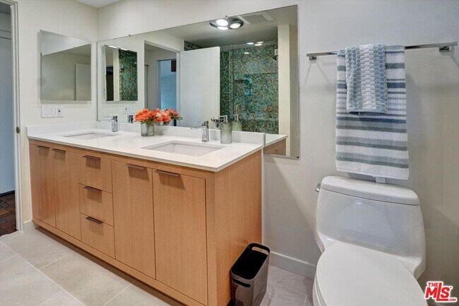 Building Photo - 2755 Carmar Dr