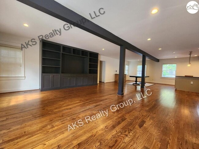 Building Photo - 2705 11th Ave S