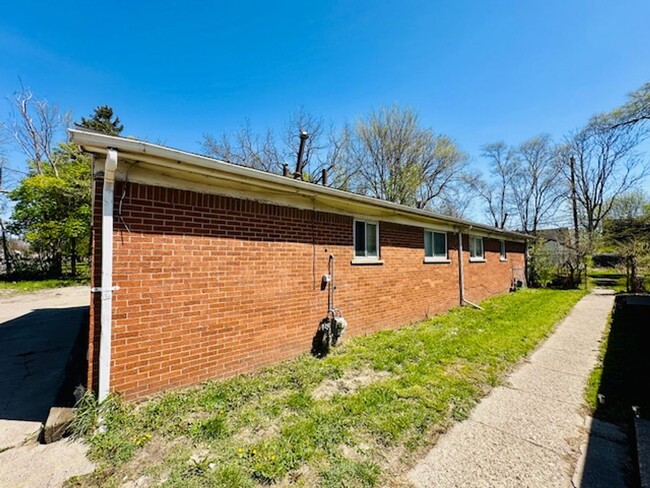 Building Photo - 8936 Schaefer Hwy