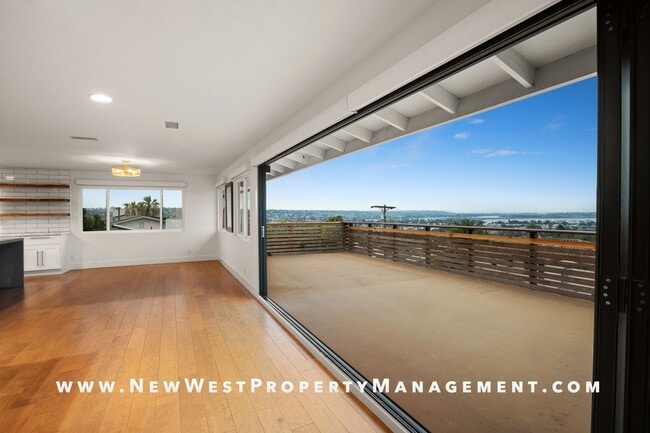 Building Photo - Exquisite Pacific Beach 4 bedroom located on a quiet cul-de-sac in the coveted Floral Terrace com...