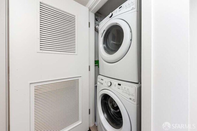 Building Photo - 708 Long Bridge St