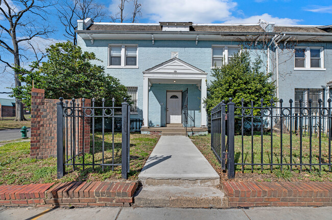 Building Photo - 1650 West Virginia Ave NE