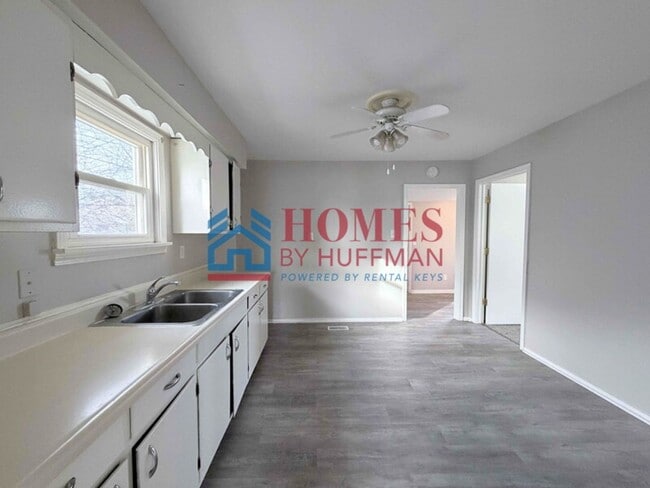 Building Photo - Two Bedroom House | Move In Ready