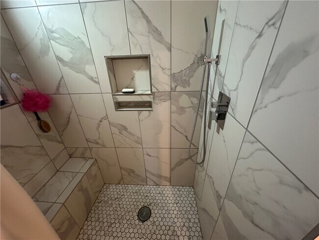 Building Photo - 6840 Haskell Dr