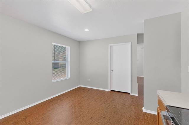 Building Photo - 407 Eisenhower Ln