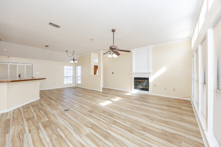 Building Photo - 13442 S Fairview Ave