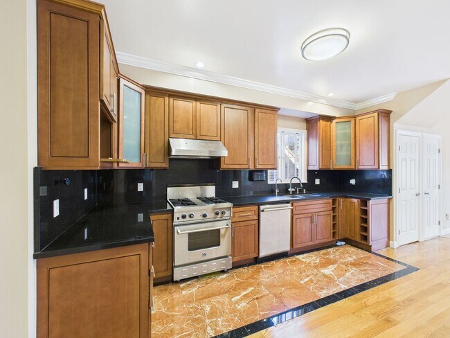 Building Photo - Spacious 3 bed/2 bath in prime Ingleside location near Ocean Ave.