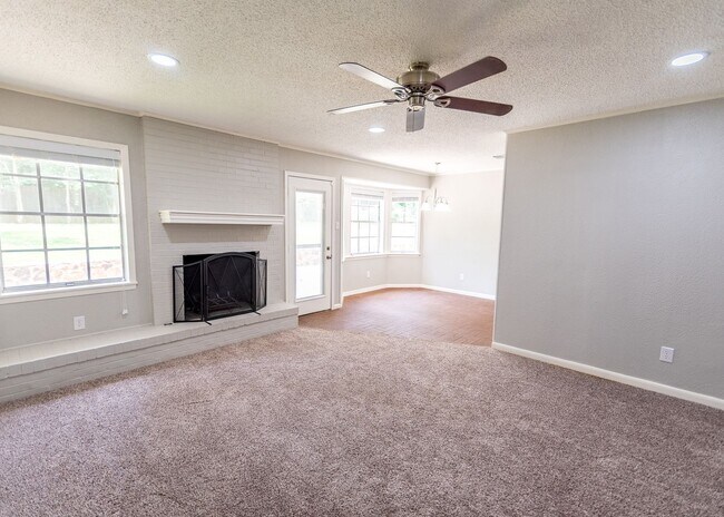 Building Photo - 1825 Courtney Dr