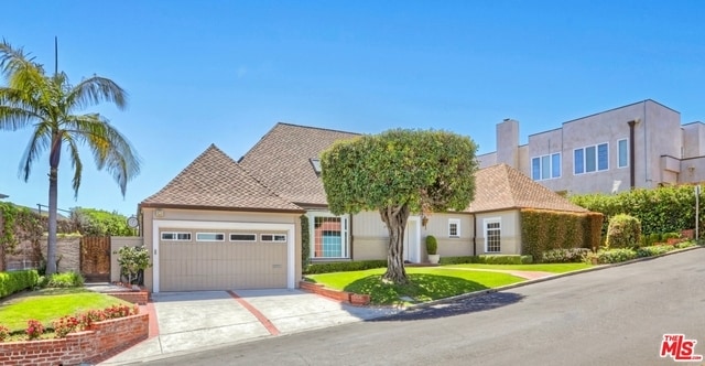 Building Photo - 2675 Glendower Ave