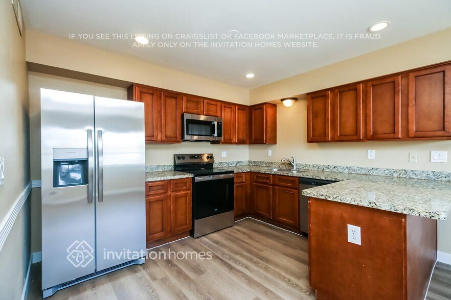 Building Photo - 51 E 8th Dr