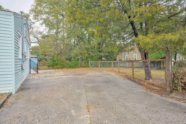 Building Photo - 3 Bedroom 2 Bath House for rent!