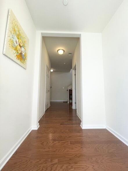 Building Photo - 332 Redbud Ln