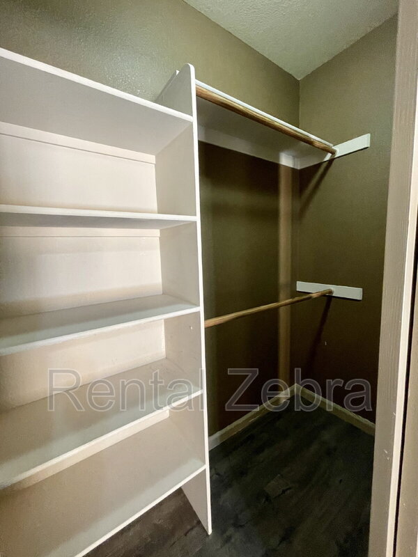 Building Photo - 233 Craftman Ct