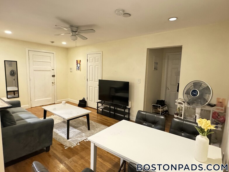 Building Photo - 62 Egmont St