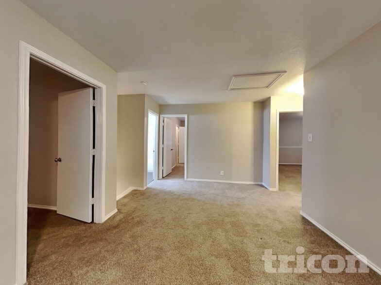 Building Photo - 14727 Bending Point