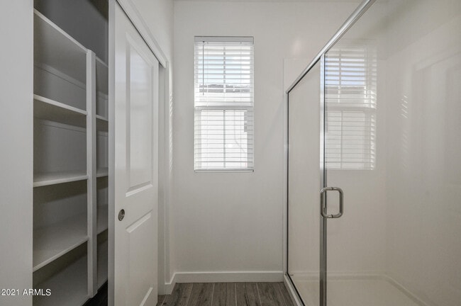 Building Photo - 9517 E Talon Ave