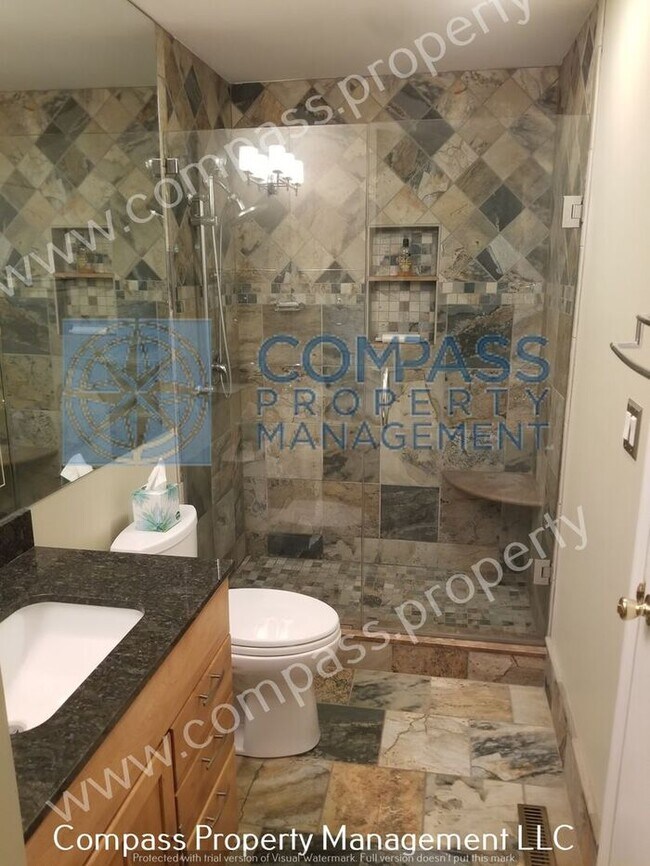 Building Photo - $2495 - 3 Bed Farm House on a Large Peacef...