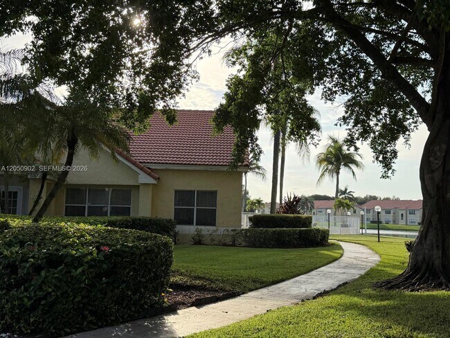 Building Photo - 643 Vista Isles Dr