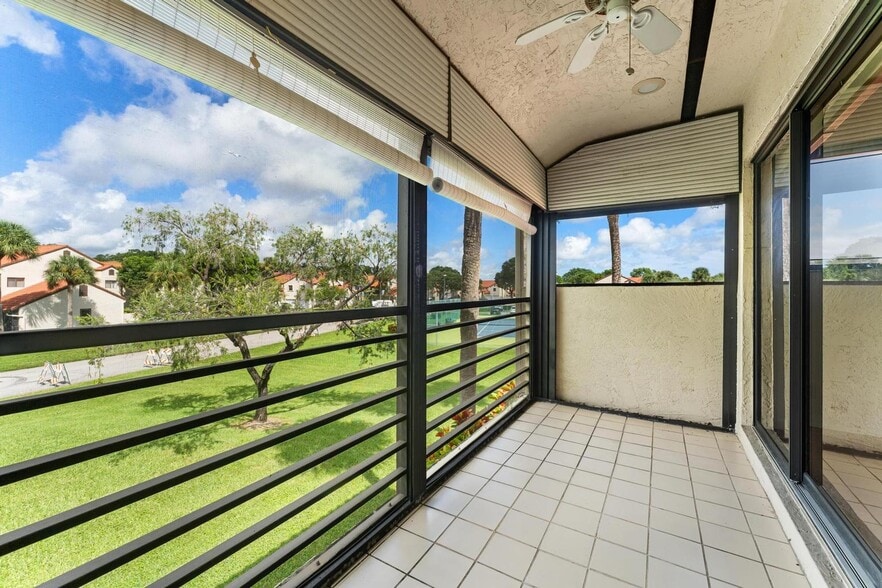 Building Photo - 18 Via de Casas Sur