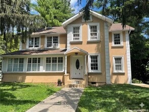 Building Photo - 18 Reservoir Rd