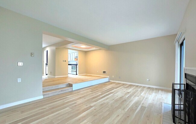 Building Photo - 2 Bedroom Townhome in Marysville Now Available!