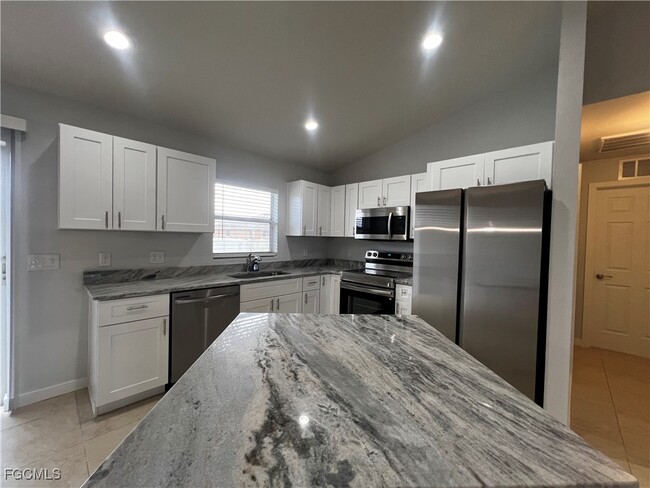 Building Photo - 210 Manatee St