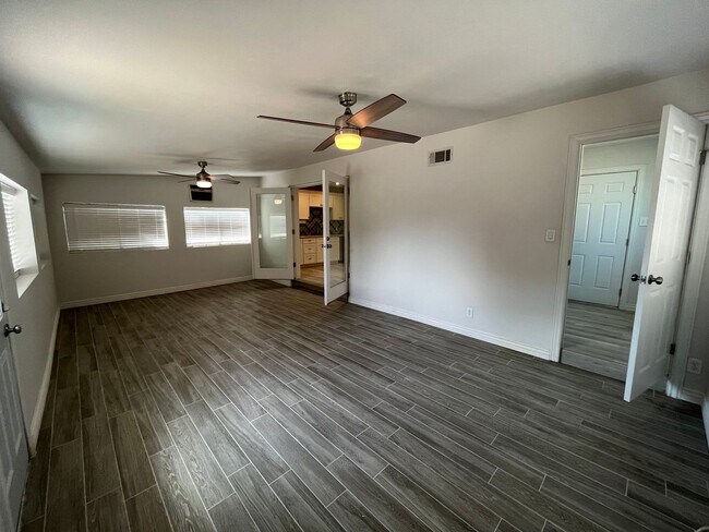 Building Photo - Beautiful Three Bedroom Scottsdale House w...