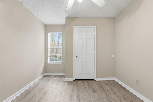 Building Photo - 1015 Plantation Way