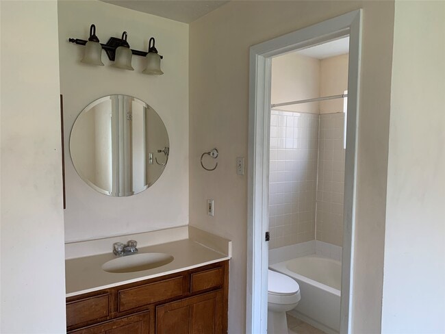 Building Photo - 7223 Sharpsburg Dr