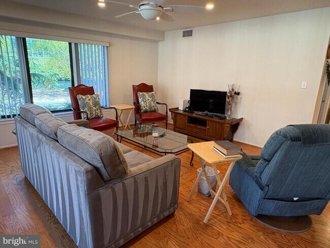 Building Photo - 1600 Prince St