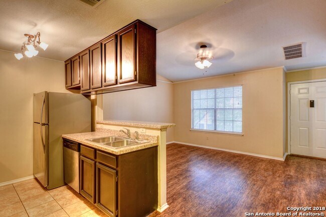 Building Photo - 1 Bed 1 Bath Located in the heart of the Medical Center