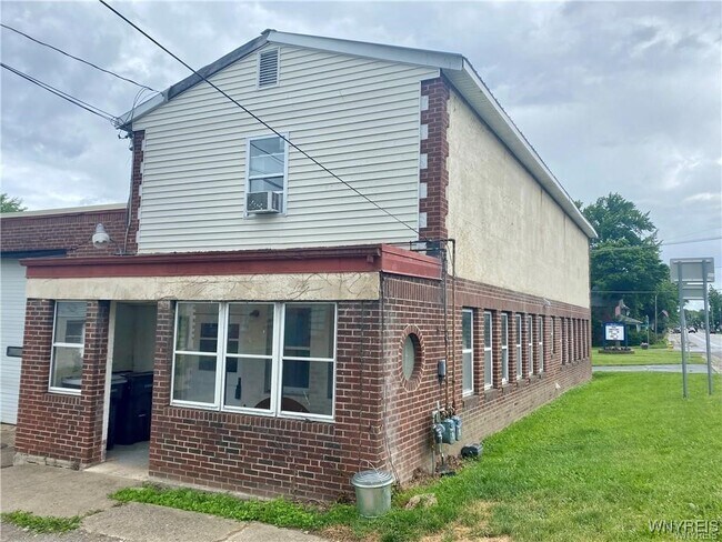 Primary Photo - 8698 S Main St
