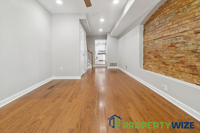 Building Photo - 303 S Washington St