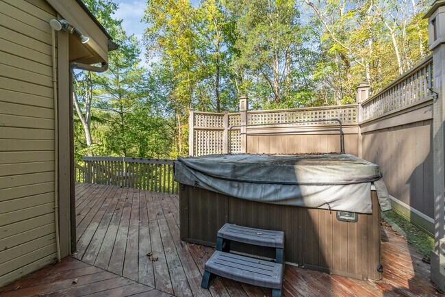 Building Photo - Stunning 4-Bedroom Home with 5 Full Baths + Hot Tub, Wooded Retreat