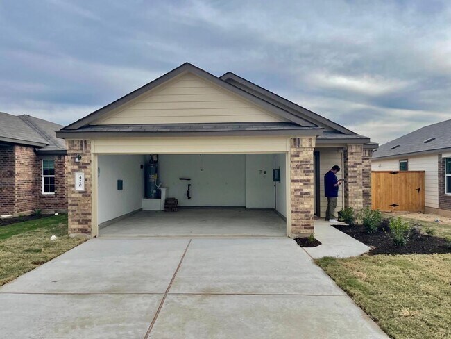 Building Photo - 420 Perfect World Lp