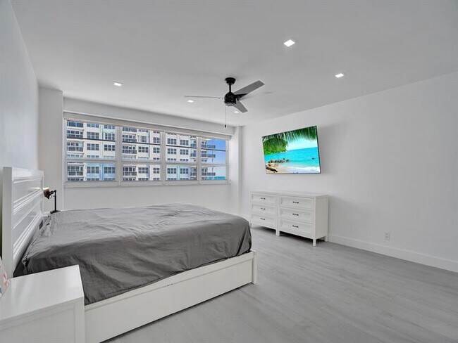 Building Photo - 3430 Galt Ocean Dr