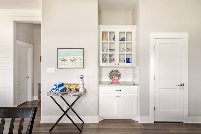 Building Photo - 804 1/2 Johnson Crawford Cir