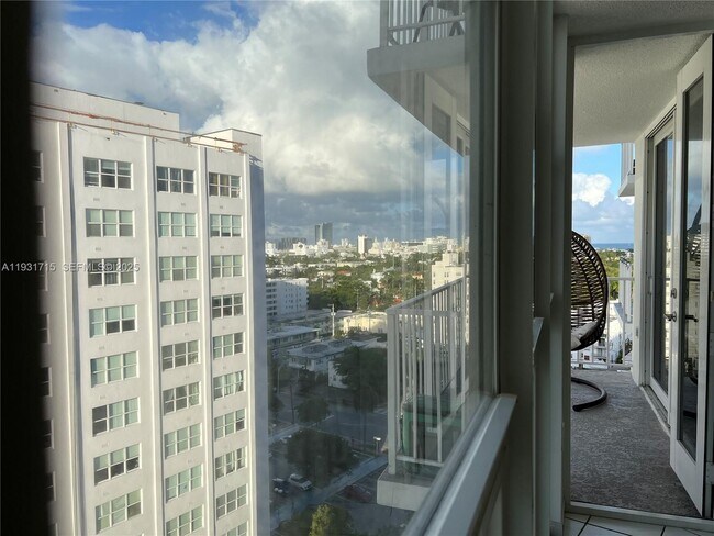 Building Photo - 1228 West Ave