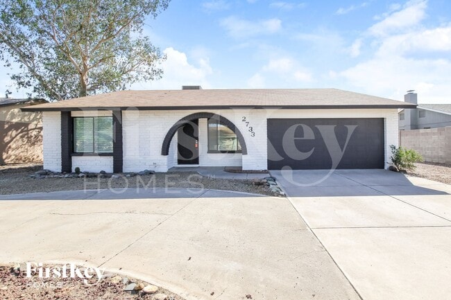 Building Photo - 2733 W Villa Rita Dr