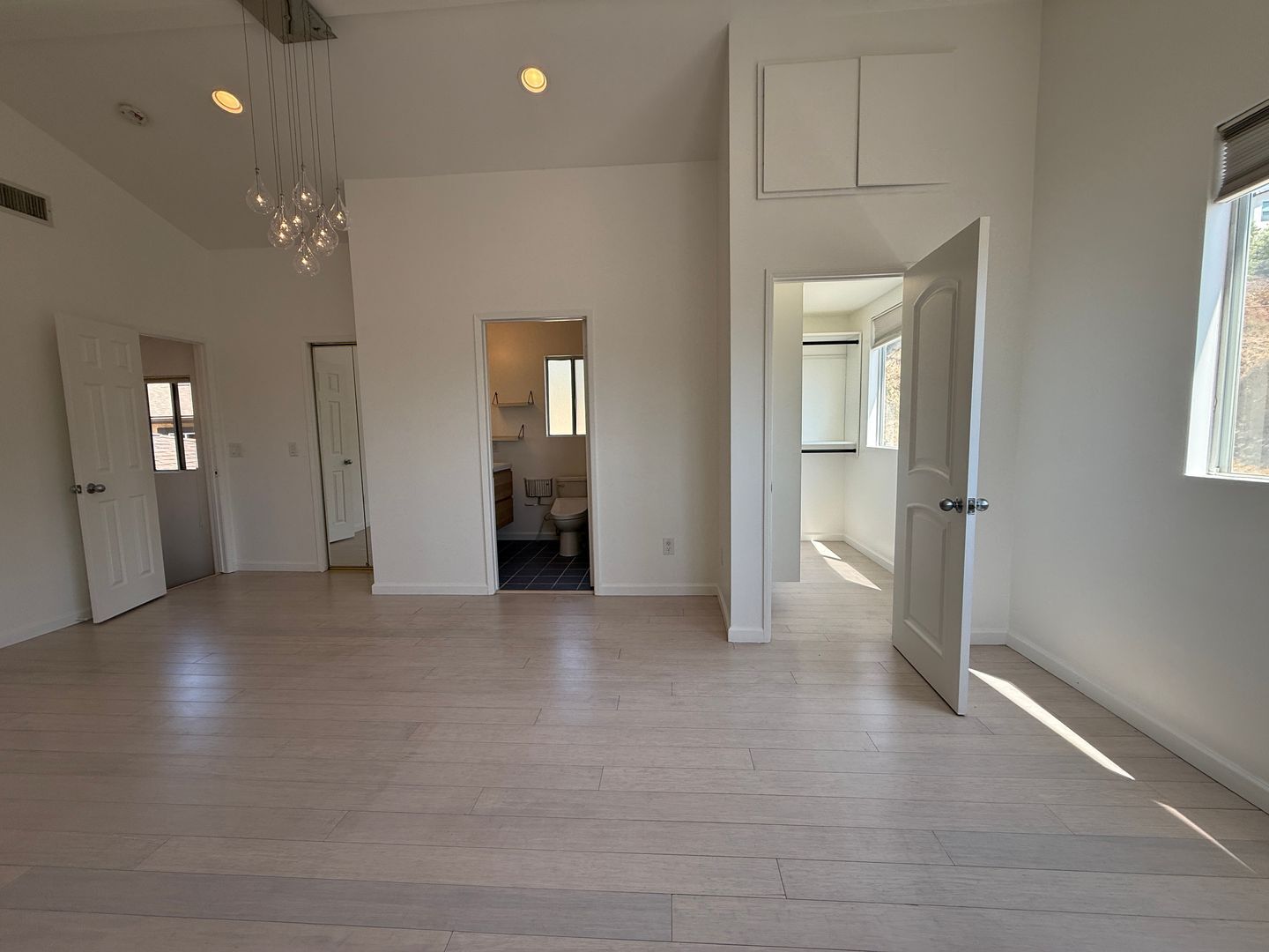 Building Photo - Charming Highland Park Retreat | Spacious 3BD/3BA on a Cul-de-Sac