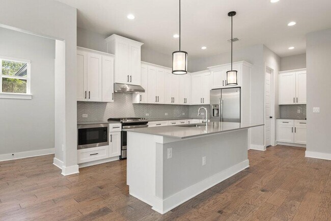 Building Photo - 3018 Sunridge Dr