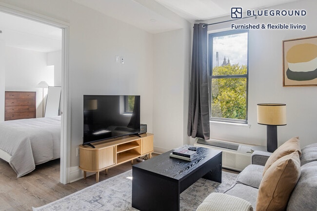 Building Photo - 45 W 81st St