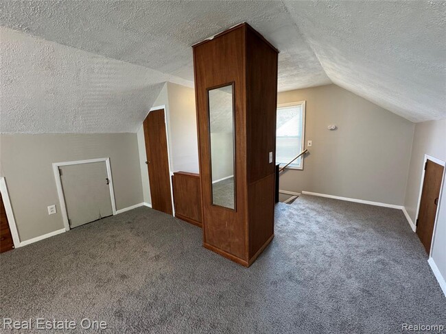 Building Photo - 3162 Chestnut St